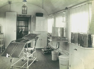 Operationssaal im Lazarettzug V3. Quelle: MedSiemensArchiv, Abb. A 75_4 