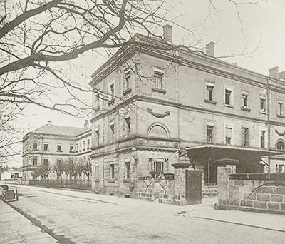 Krankenhausgebäude in der Universitätsstraße. Staaatliches Bauamt Erlangen-Nürnberg 